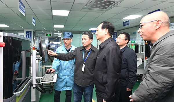 福建省委常委、福州市委書(shū)記林寶金一行蒞臨睿能科技調(diào)研(圖2)